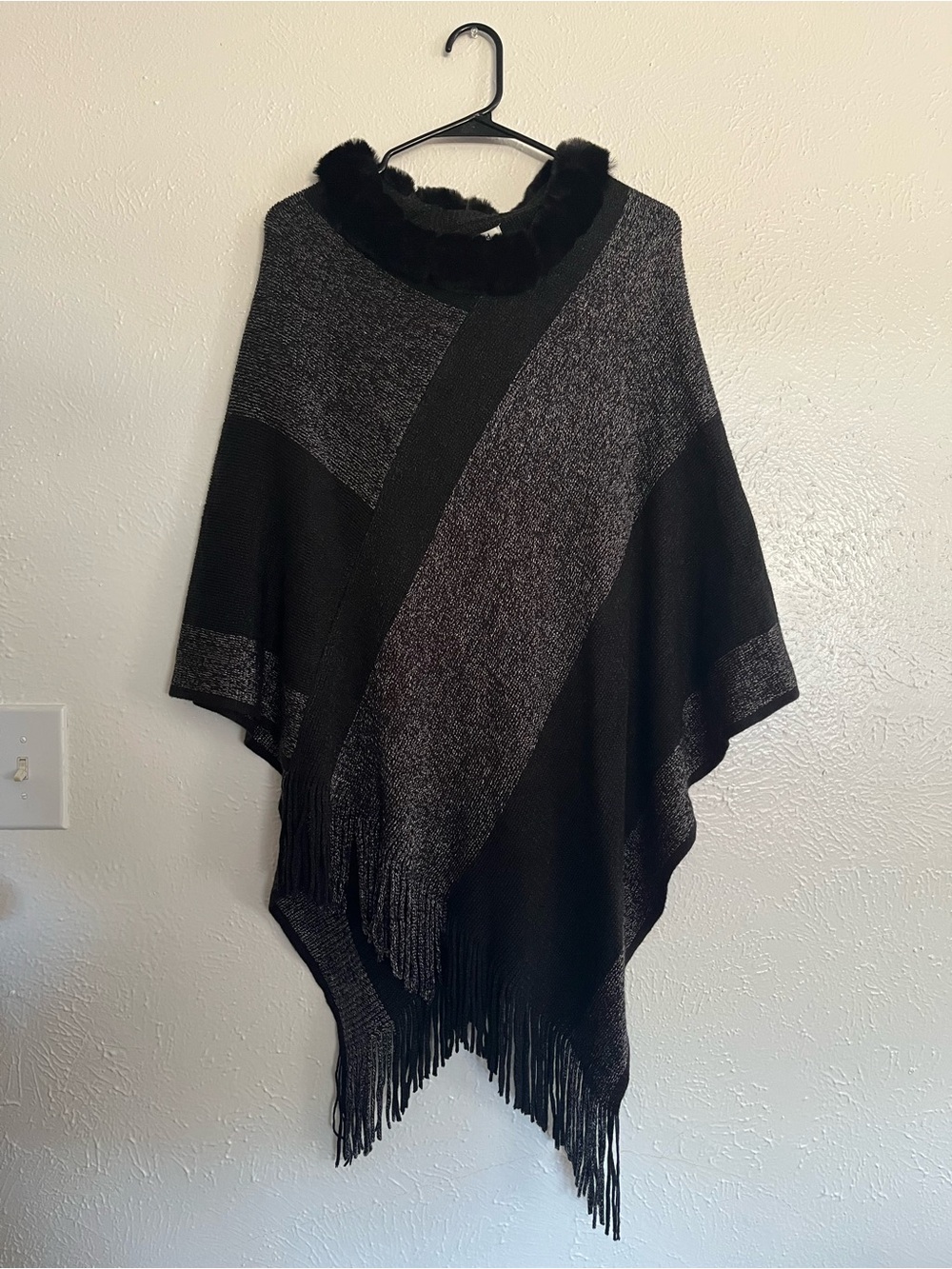 Black & Gray Faux-Fur Trim Fringed Poncho Sweater